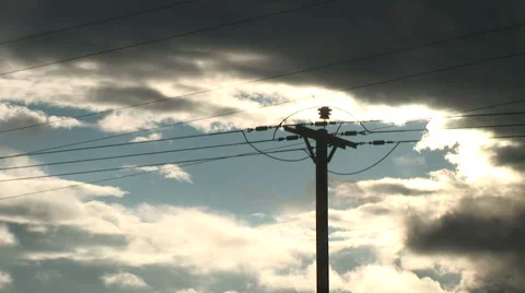 Time lapse of dark clouds forming around electricity pylon Stockbeeldmateriaal 40156342