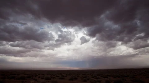 Time lapse of dark thunderstorm rain clouds and lightning in the Arizona desert 스톡 동영상 158386449