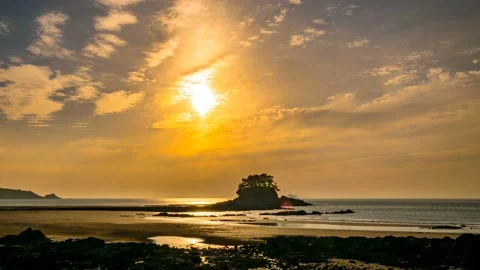 Time lapse from day to evening on Rock Island Beach. Zoom in 스톡 동영상 145702346