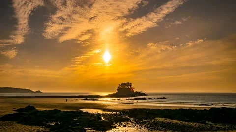 Time lapse from day to evening on Rock Island Beach. 库存影片 145702349