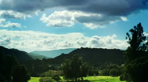 Time-lapse day of golf course &amp; countryside Vídeos de archivo 9926224