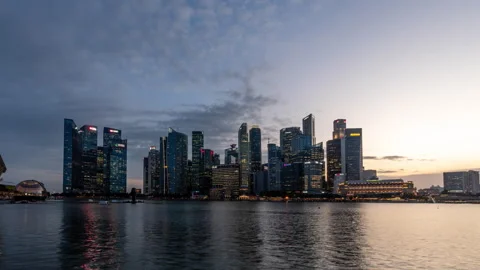 Time-lapse day to night of downtown Singapore in this time-lapse view of Marina  Video stock 249619092
