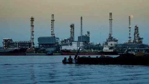 Time-lapse day to night harbor Oil refinery pipeline and storage tank Stock Footage 256671681