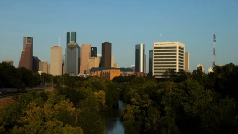 Time lapse day to night of Houston from Buffalo Bayou Stock Footage 108705365