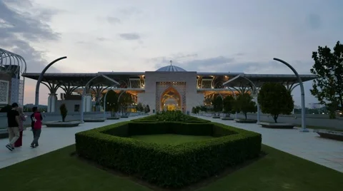 Time lapse from day to night of a Mosque at front view. Stock Footage 59895334