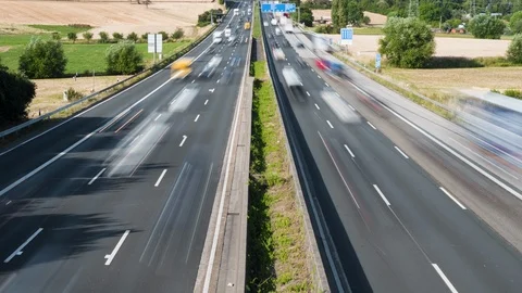 Time lapse of dense traffic on German highway 스톡 동영상 112137039