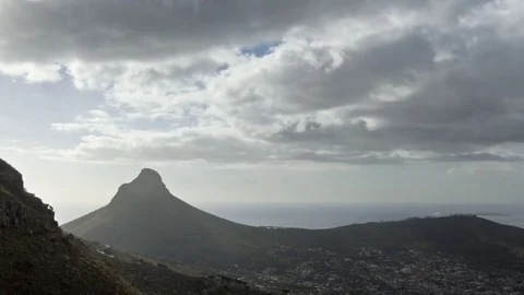 Time Lapse of Devil's Peak / Table Mountain w Clouds in Cape Town, South Africa Vidéo 70901874