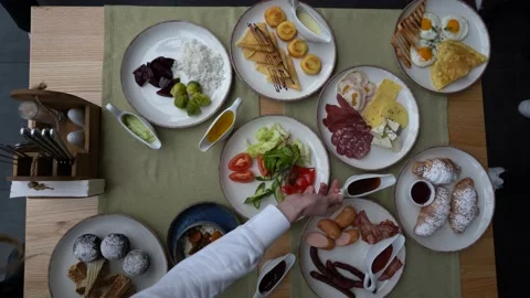 Time lapse. Different dishes are setting on the table.Top Down 库存影片 147412578