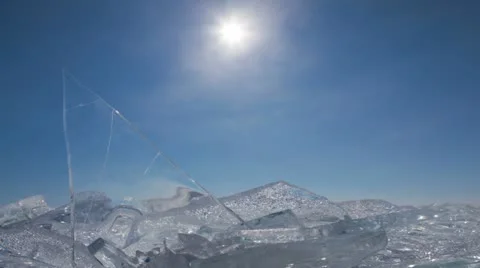 Time lapse of dolly slider moves across frozen lake in front of transparent ice 库存影片 22416094