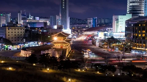 Time lapse Dongdaemun district and Heunginjimun Gate at night. Video stock 85728803