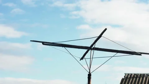 Time lapse of doves against the background of moving white clouds Vídeo Stock 228536196