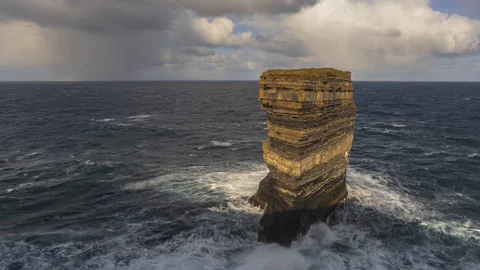 Time Lapse of Downpatrick Head Sea Stack at Wild Atlantic Way in Ireland 動画素材 102792501