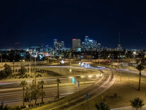 Time lapse of downtown Phoenix at night with freeway and air traffic. Stock-Footage 77582927