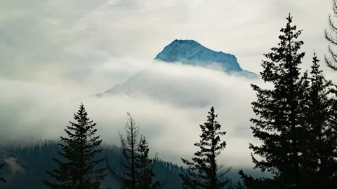Time lapse dramatic clouds churning around Mt. Hood Oregon Stockbeeldmateriaal 328961871