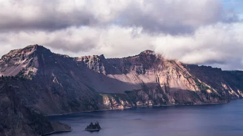 Time lapse - Dramatic Clouds over Crater Lake National Park, Oregon Видео 164614942