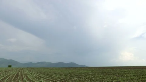 Time lapse of dramatic clouds before the rain Видео 89446211