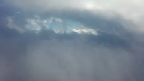 Time-lapse of dramatic clouds with sun rays breaking through the dark sky Vídeos de archivo 345042387