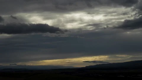 Time lapse of dramatic dark storm clouds Video stock 146335038