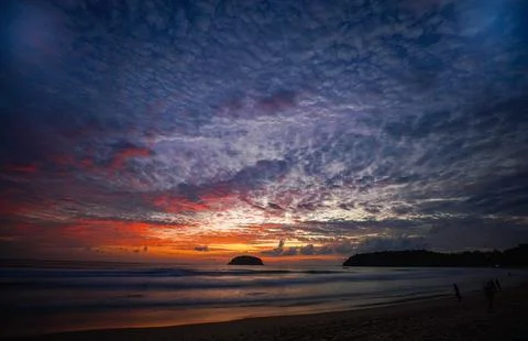 Time lapse Dramatic Skies over a Peaceful Beach Foto stock