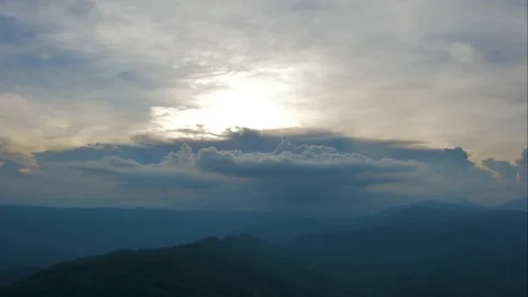 Time Lapse of Dramatic sky with stormy clouds before rain and thunderstorm. 스톡 동영상 110717703