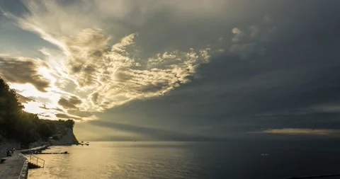 Time lapse of dramatic sunset over calm sea Stock-Footage 138090576