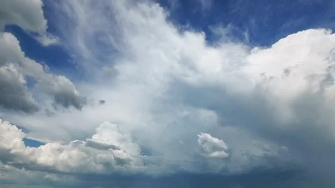 Time lapse of dramatic white and grey clouds in a blue sky background Stock Footage 337530441