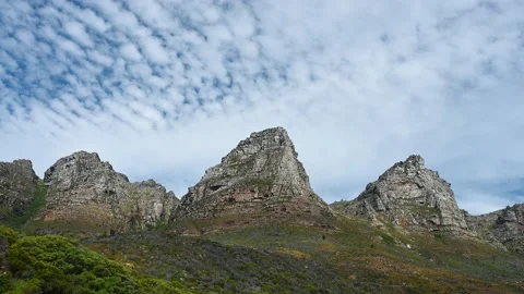 Time lapse of drifting clouds over 12 apostles mountains at Cape Town Видео 151885220