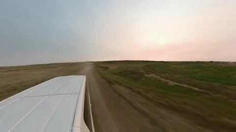 Time Lapse Driving on Dirt Road in Eastern Montana at Sunset Vidéo 343583984