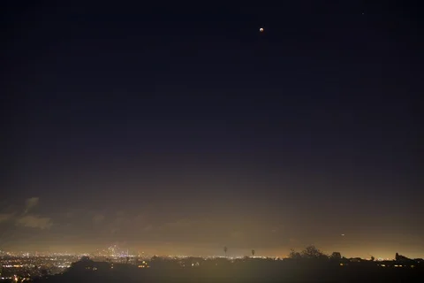 Time-lapse of DTLA skyline during lunar eclipse from Kenneth Hahn Park in Los Stock Footage 115514642
