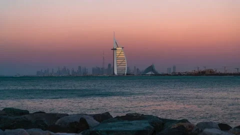 Time lapse: Dubai going from day to night. Luxury travel holiday destination. 스톡 동영상 131496952