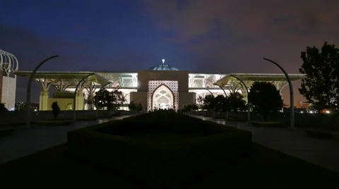 Time lapse from dusk to night of a Mosque at front view. Stock Footage 59896061