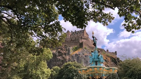 Time lapse of Edinburgh Castle with Ross fountain from Princes Street Gardens Stock Footage 93686583