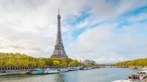 A time lapse of the Eiffel Tower along the river Seine with flyboats passing. Stock Footage 237372833