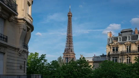 Time lapse of the the Eiffel Tower in Paris, France Stock Footage 229776794