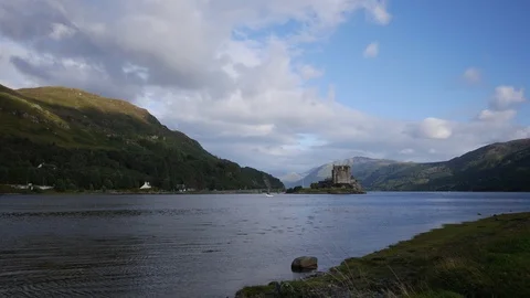 Time lapse of Eilean Donan Castle in Scotland during summer 스톡 동영상 97359766