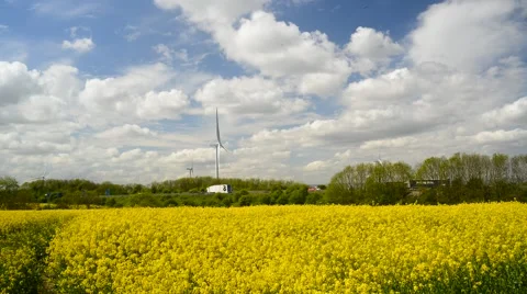 Time lapse electricity generating windmills by m18 motorway sheffield uk Video stock 49986666