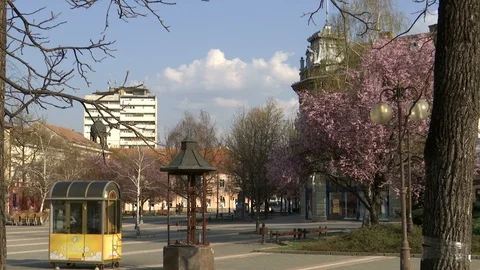 TIME LAPSE - an empty city square because of the virus corona Stockbeeldmateriaal 127492920