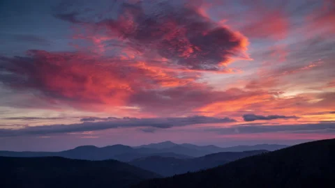 Time lapse epic pink fading to blue sunset in mountain valley Video stock 196435879