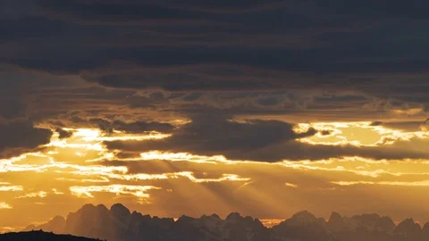 Time Lapse Of Epic Sunset, Midnight Sun Over Snowcapped Mountains  Vídeo Stock 93598123
