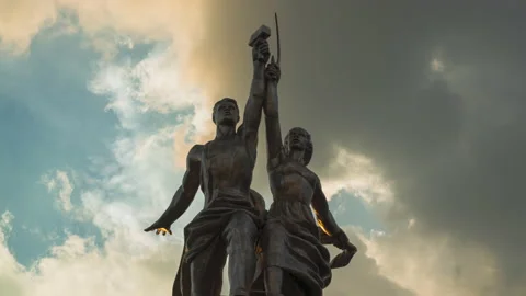 Time lapse famous soviet monument Worker and Collective Farm Woman, Moscow Stock-Footage 219671849