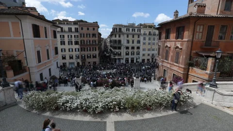 Time lapse of the famous Spanish Steps as seen from the staircase. Video stock 186209588