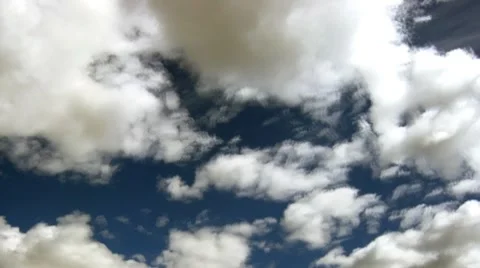 Time lapse of fast moving clouds over the blue sky. No birds Видео 8764196