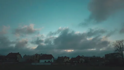 Time Lapse fast moving clouds over the living houses. Dramatic scene of sunset Video stock 144550171