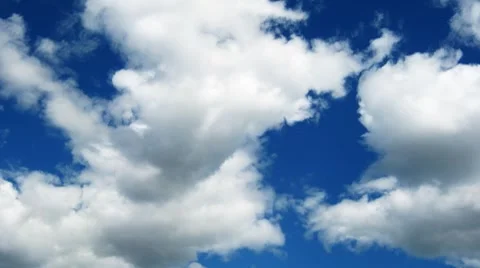 Time lapse of fast moving cumulus clouds over the blue sky. No birds 库存影片 8764260