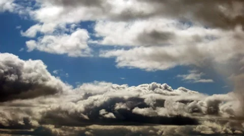 Time lapse of fast moving dramatic stormy clouds. No birds Видео 8764202