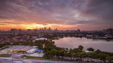 Time lapse of fiery and dramatic sunset in Kuala Lumpur, Malaysia. Stock Footage 42634698