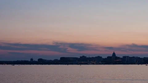 Time lapse of fireworks over Madison Wisconsin state capital and lake Monona Stockbeeldmateriaal 51673044