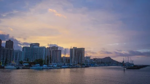 Time lapse first rays of sun illuminating cityscape of Waikiki and Honolulu Stock Footage 89279933