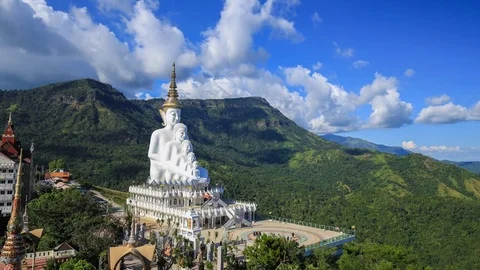 Time-lapse of Five Buddhas at Wat Phra Thad Pha Son Kaew Temple, Thailand Video stock 69805705