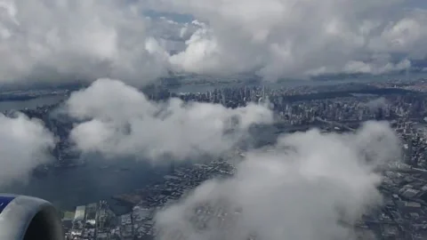 Time lapse flight looking out of plane window overlooking New York City 库存影片 177482084